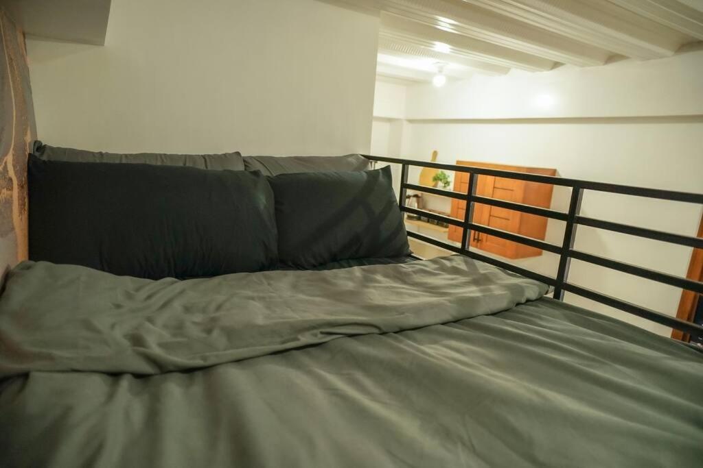 Cozy Loftbed Wi-Fi & Netflix Along Ligao Natl Road Unit 309 Apartment Ngoại thất bức ảnh