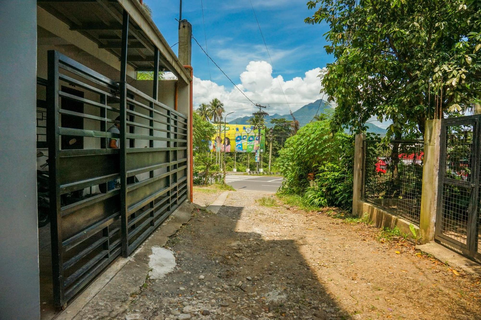 Cozy Loftbed Wi-Fi & Netflix Along Ligao Natl Road Unit 309 Apartment Ngoại thất bức ảnh